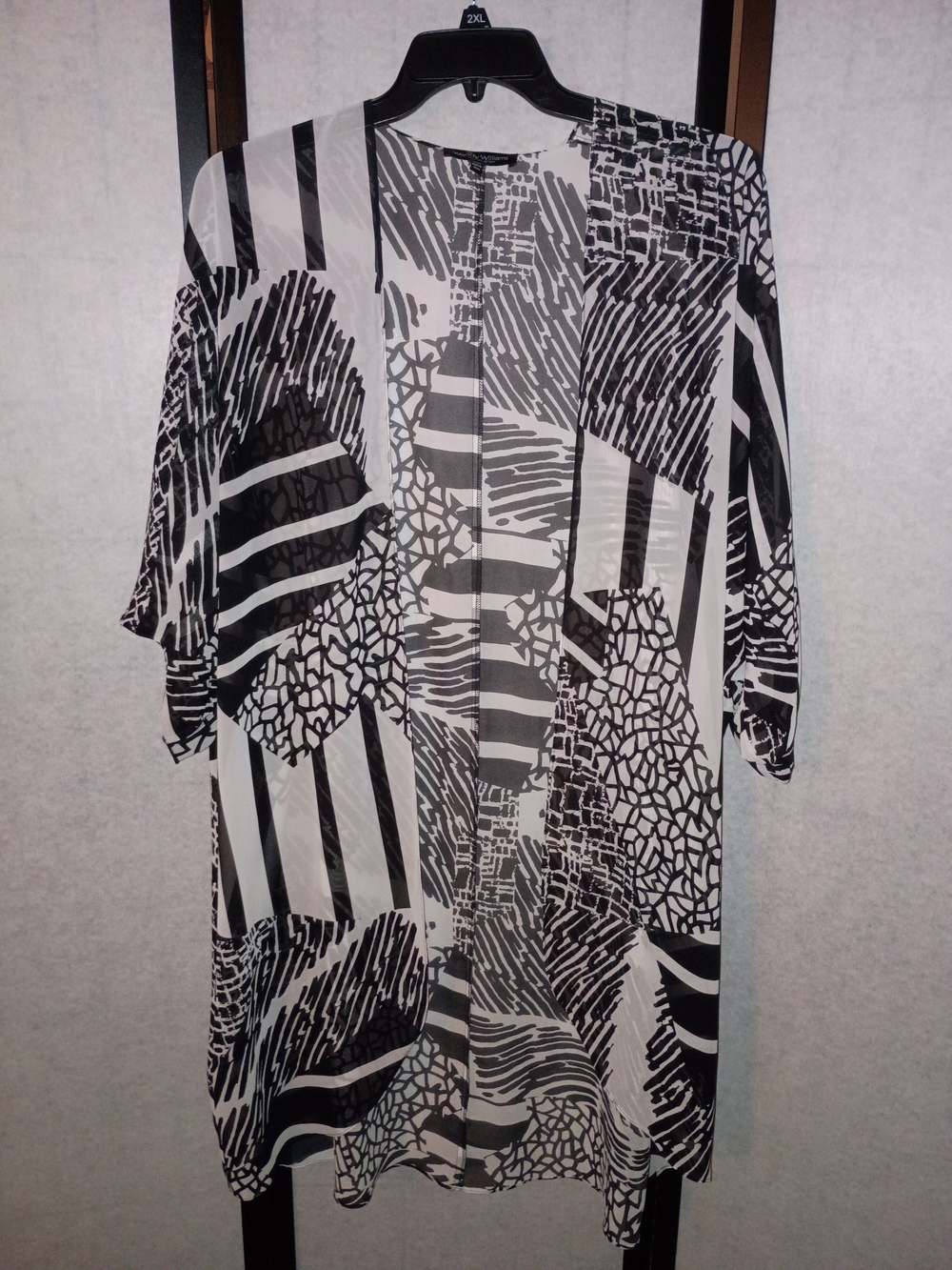 Wendy Williams Black & White Abstract Print Kimono Cardigan